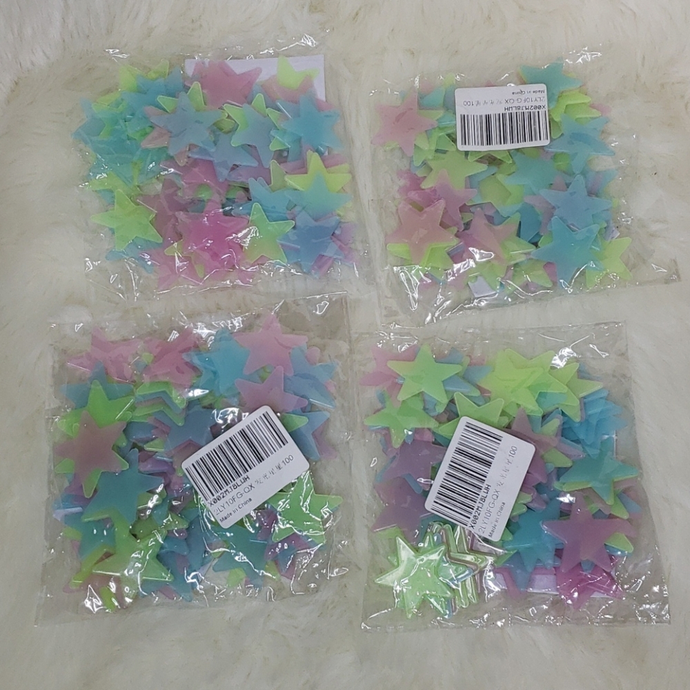 4pks of 100 glow in the dark stars each